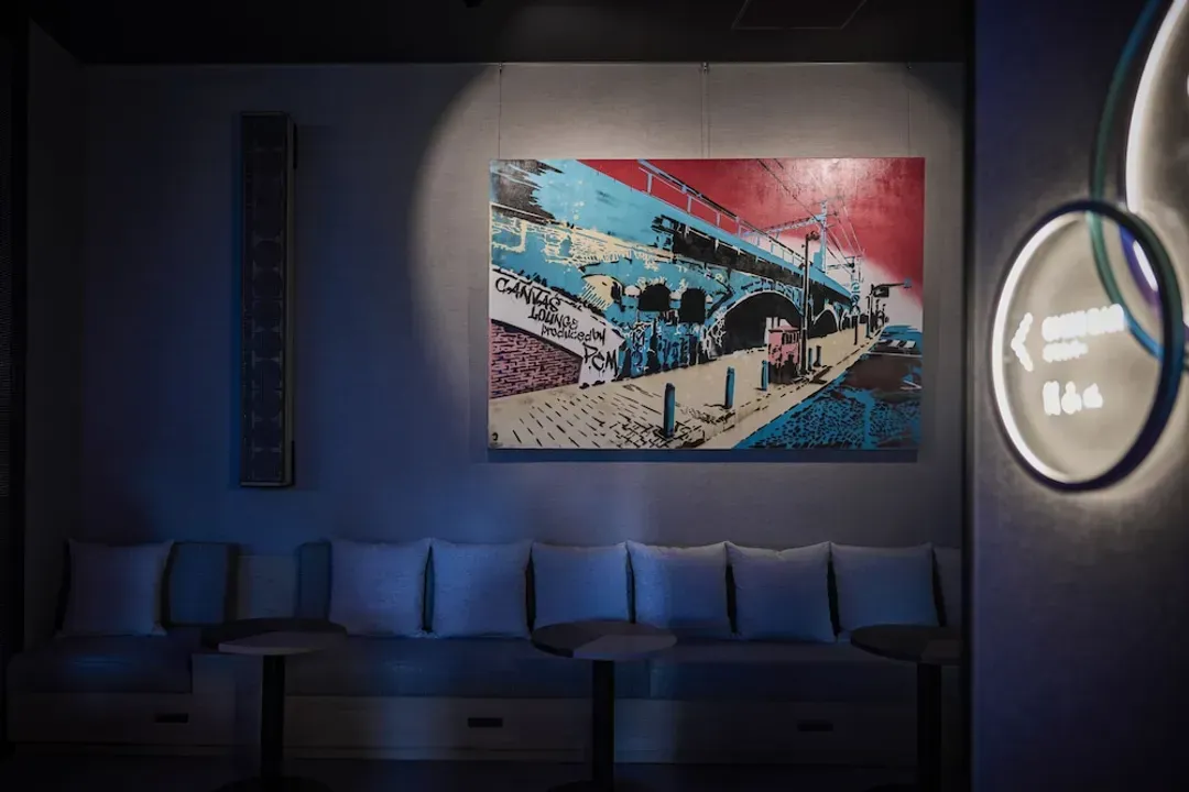 Lobby lounge