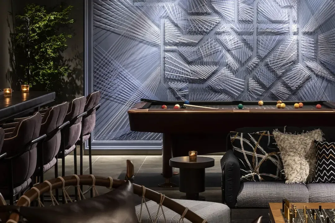 Lobby lounge