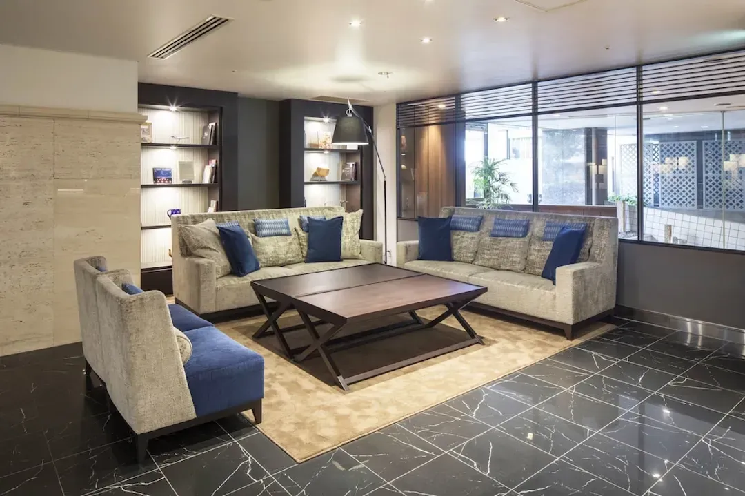 Lobby lounge