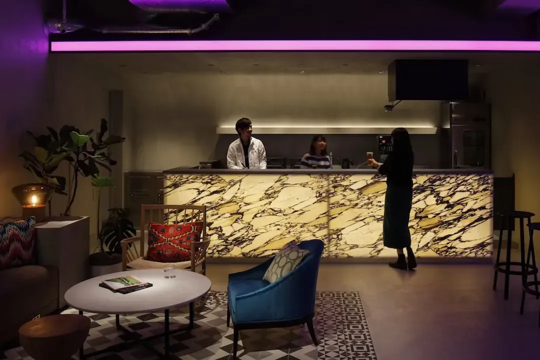 Lobby lounge