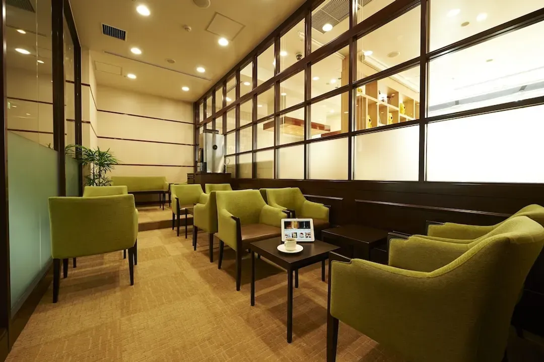 Lobby lounge