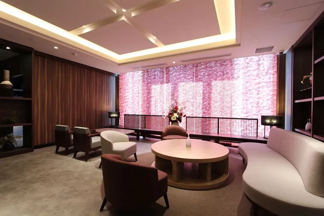 Lobby lounge