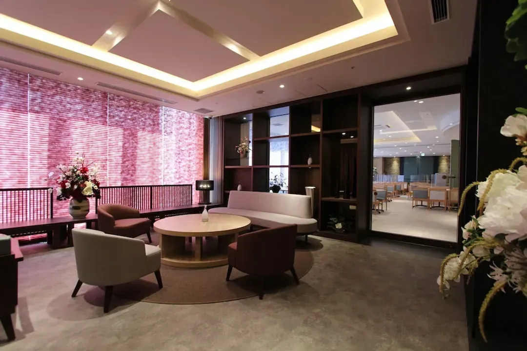 Lobby lounge