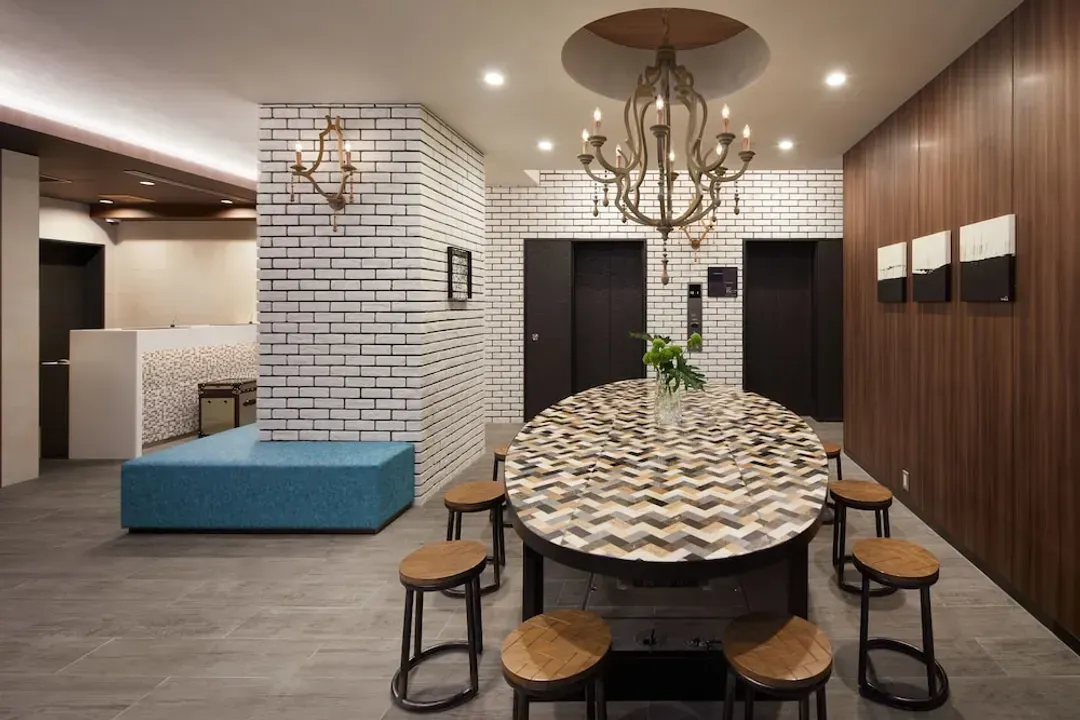 Lobby lounge
