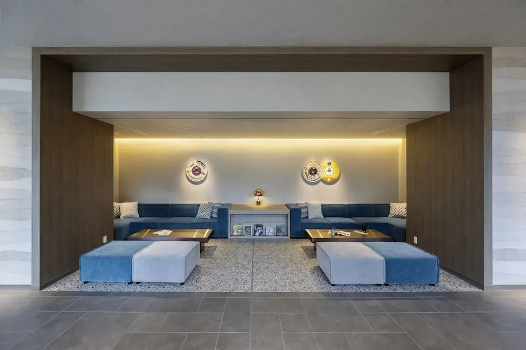 Lobby lounge
