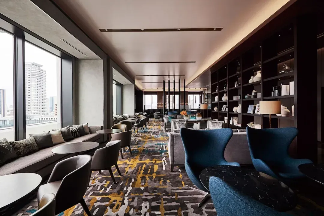 Lobby lounge