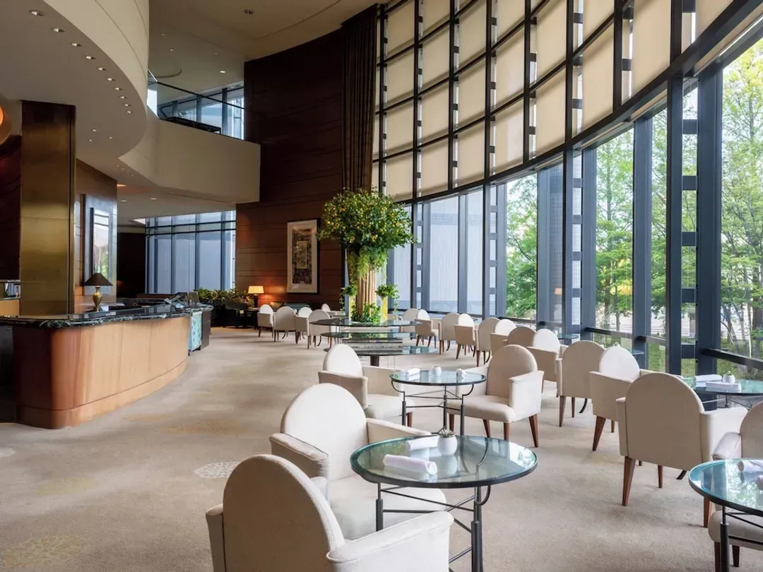 Lobby lounge