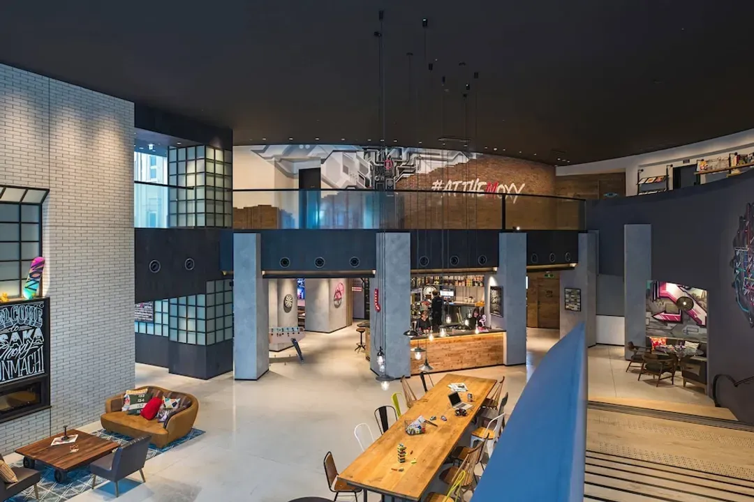 Lobby lounge