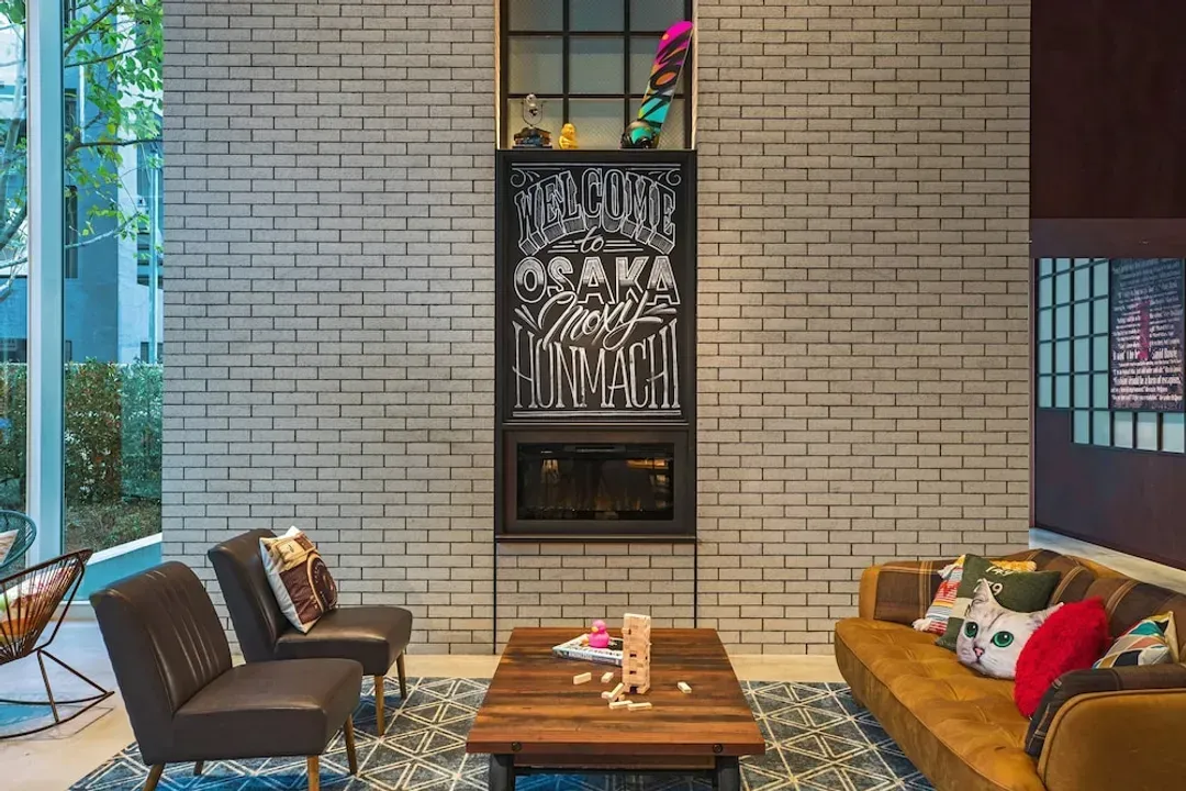 Lobby lounge