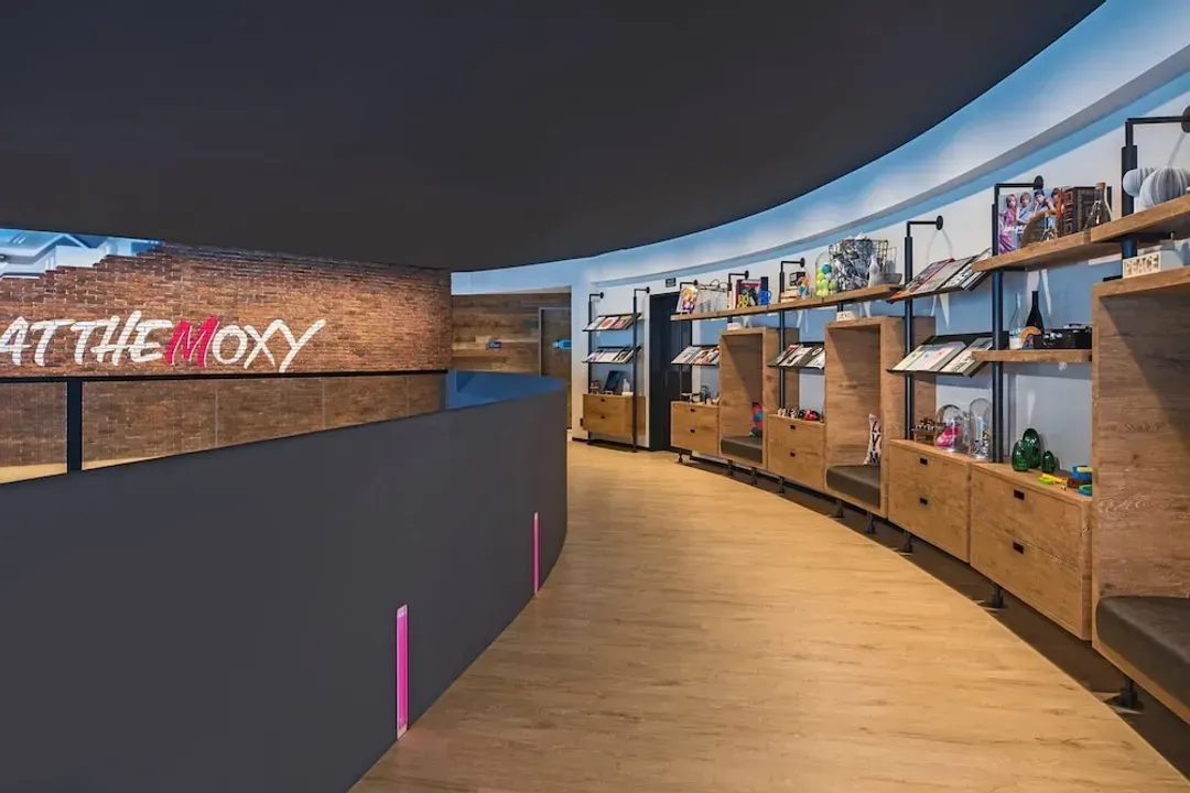 Lobby lounge