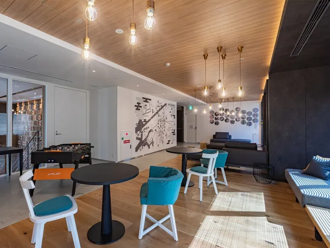 Lobby lounge