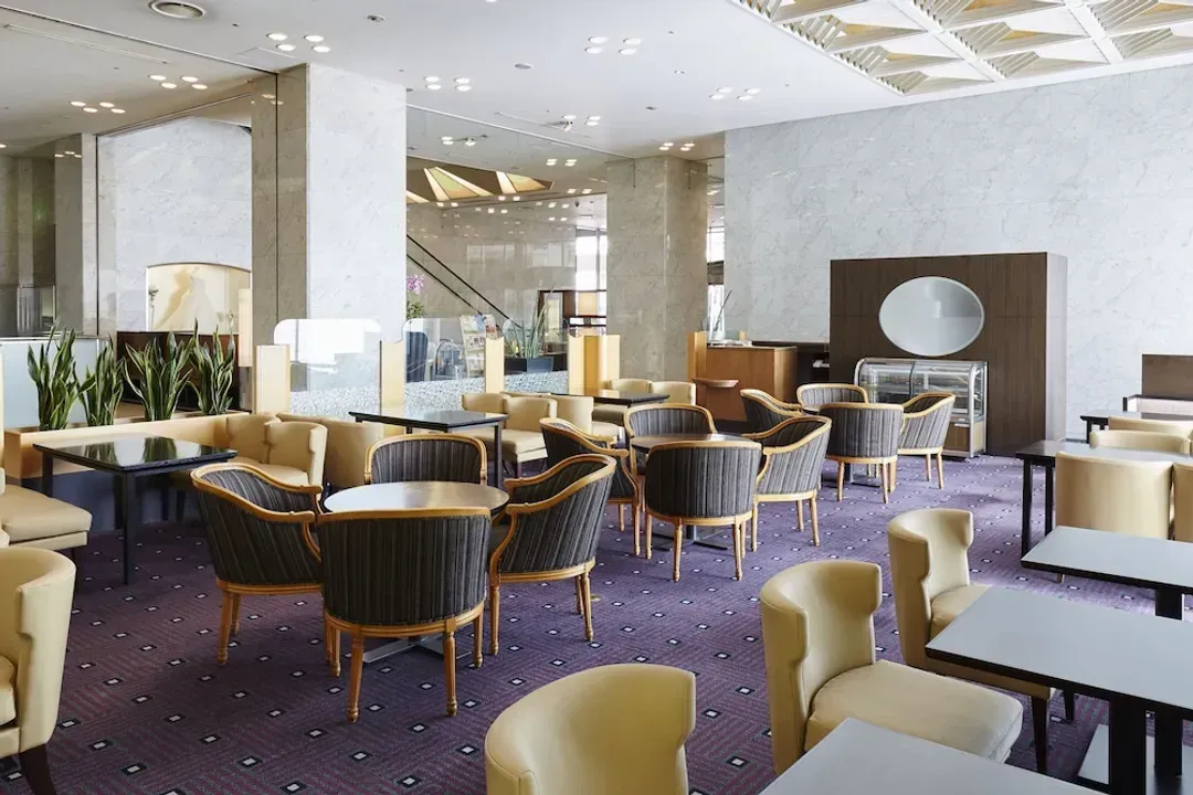 Lobby lounge