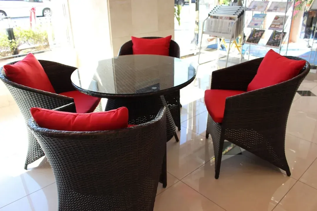 Lobby lounge