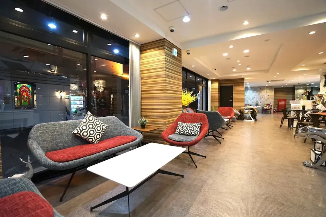 Lobby lounge