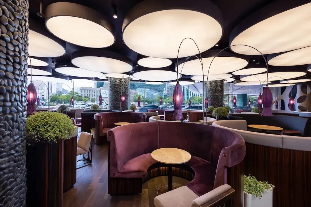 Lobby lounge