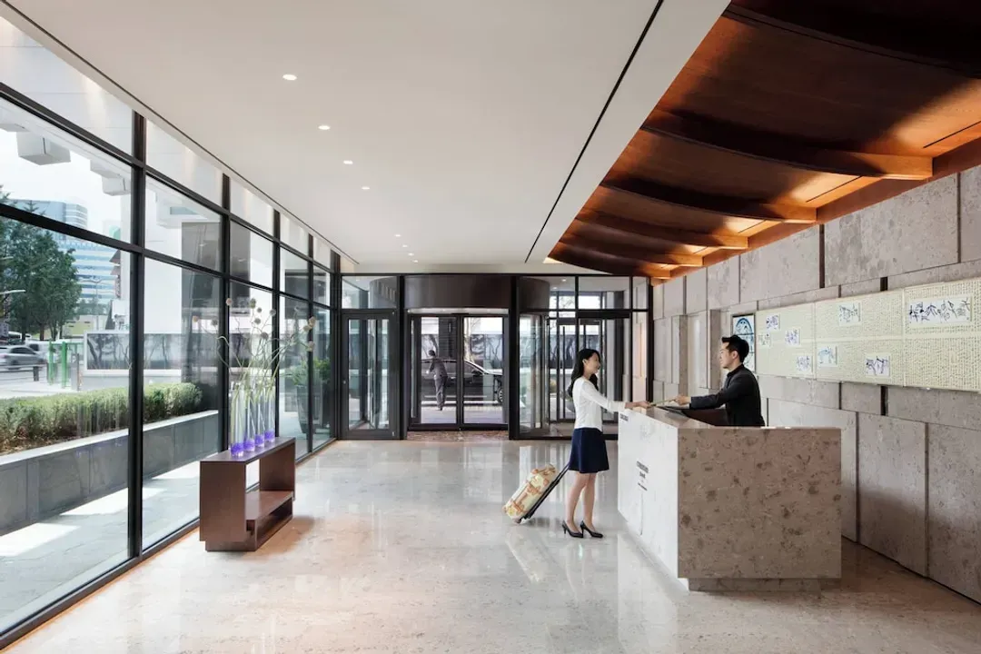 Lobby lounge