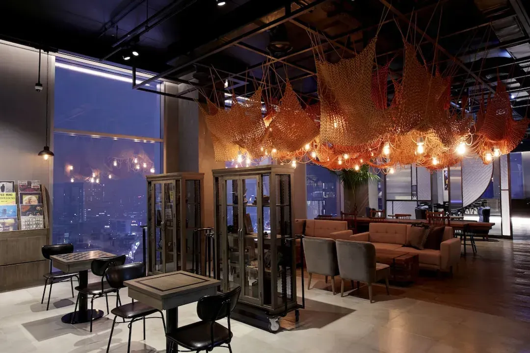 Lobby lounge