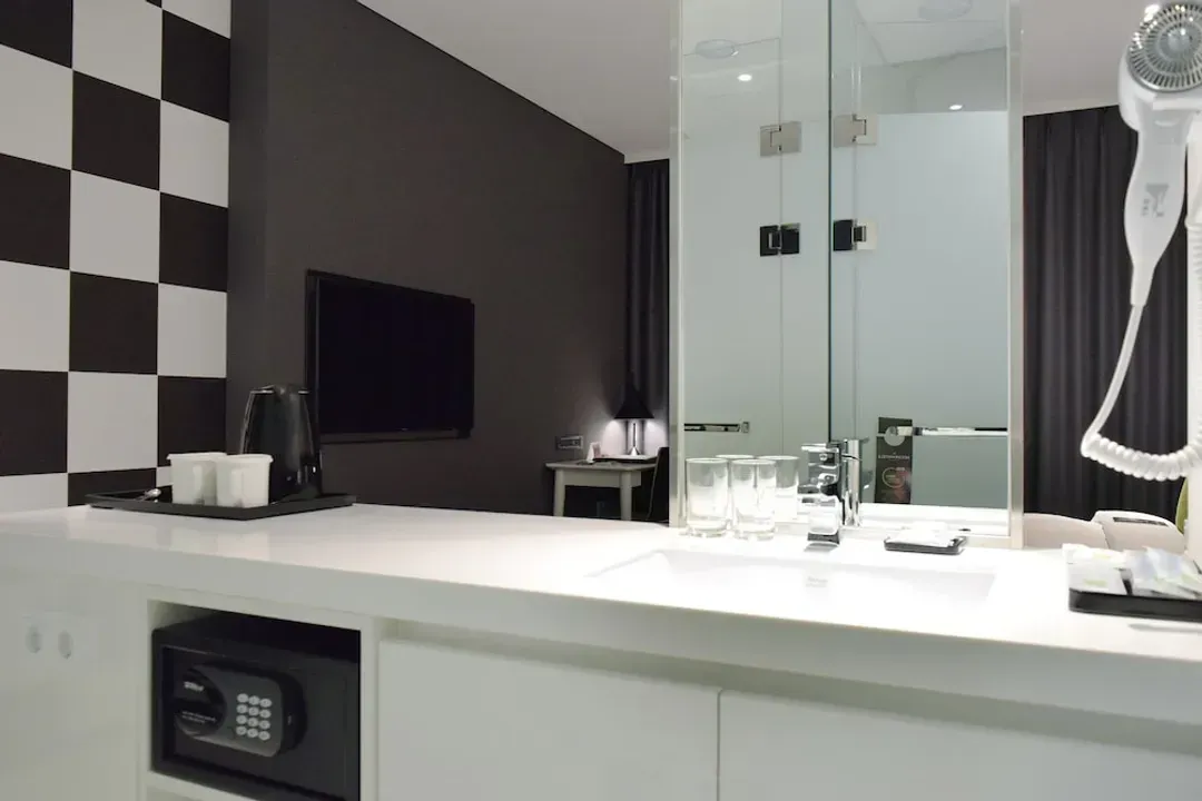 Bathroom sink