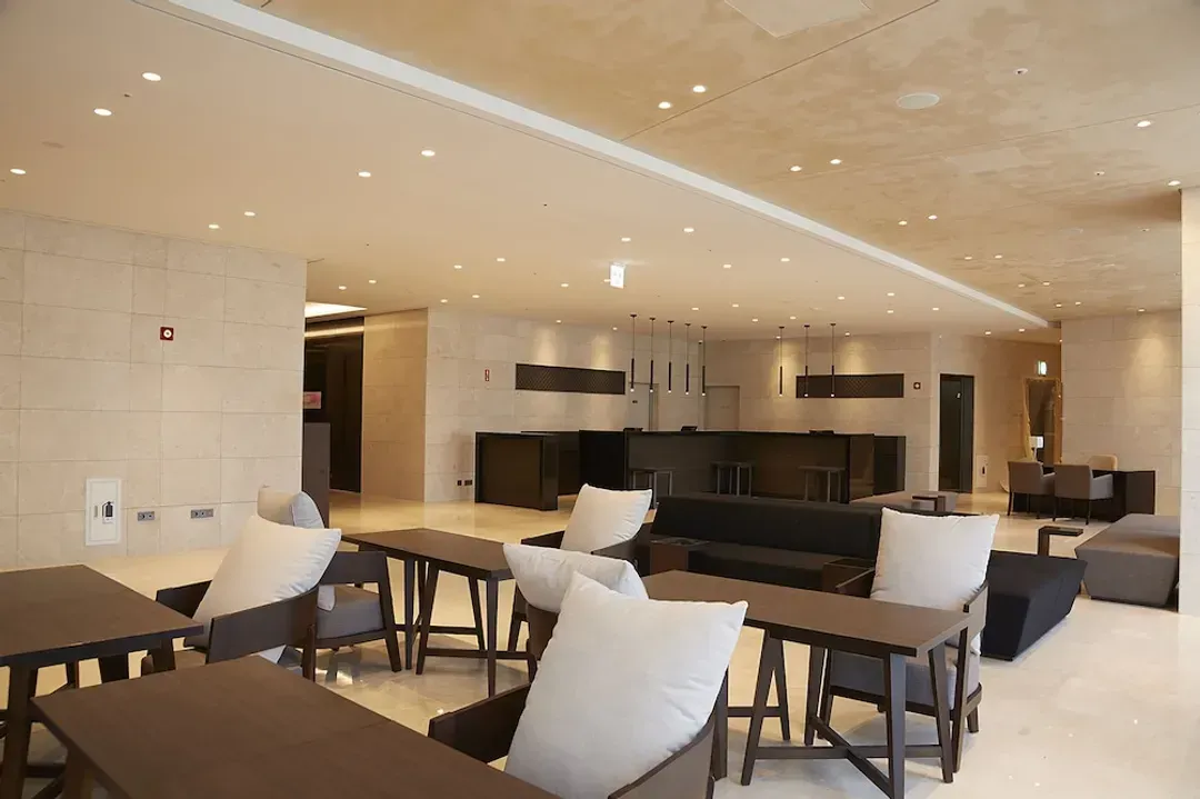 Lobby lounge
