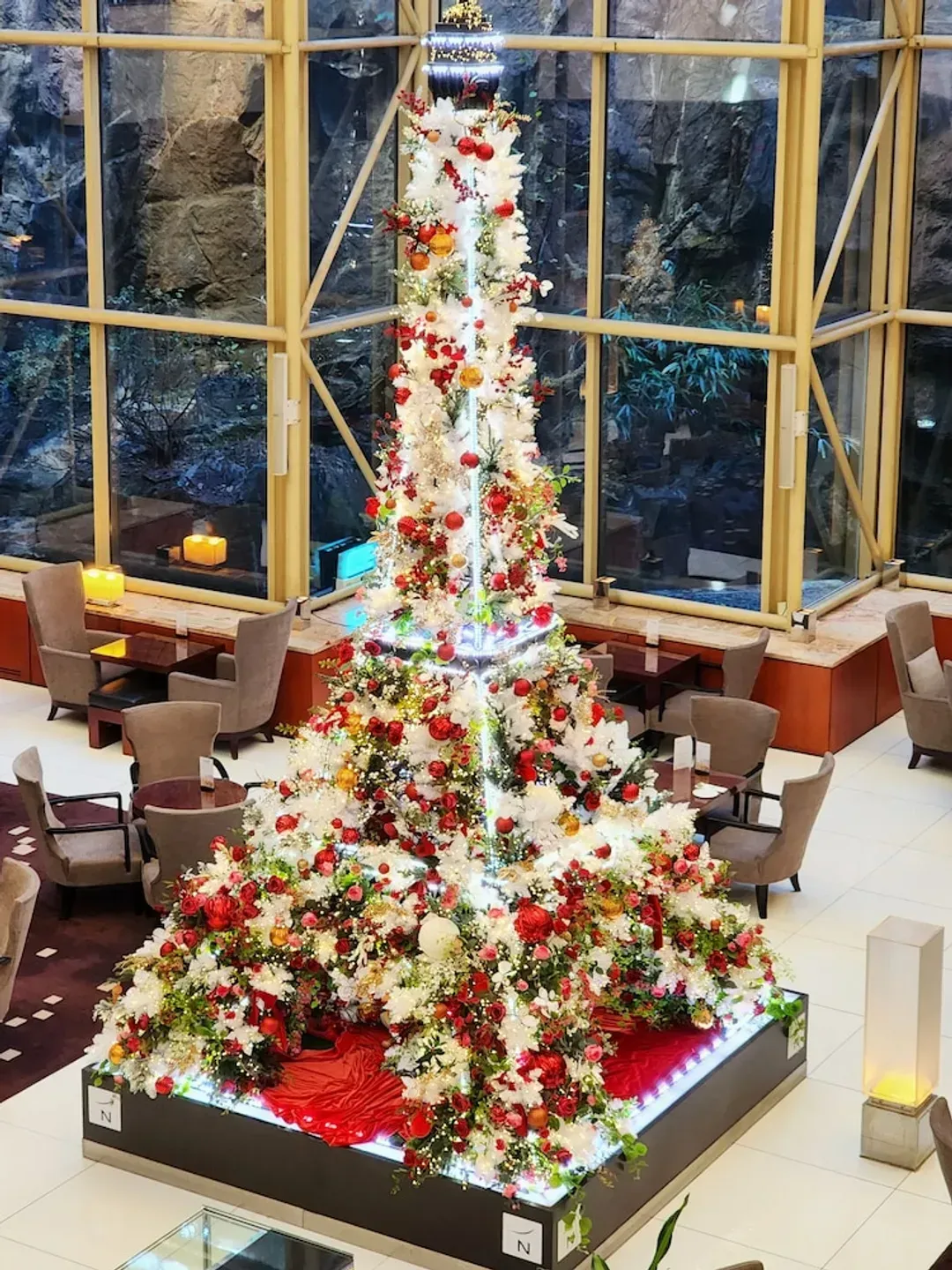Lobby lounge