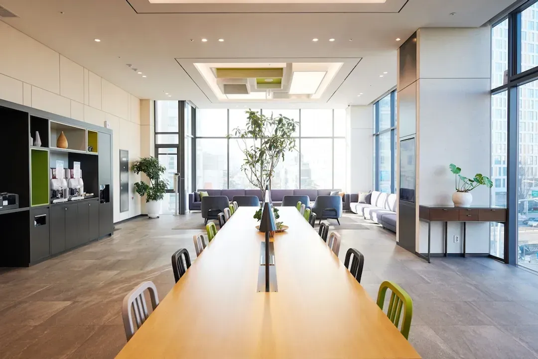 Lobby lounge