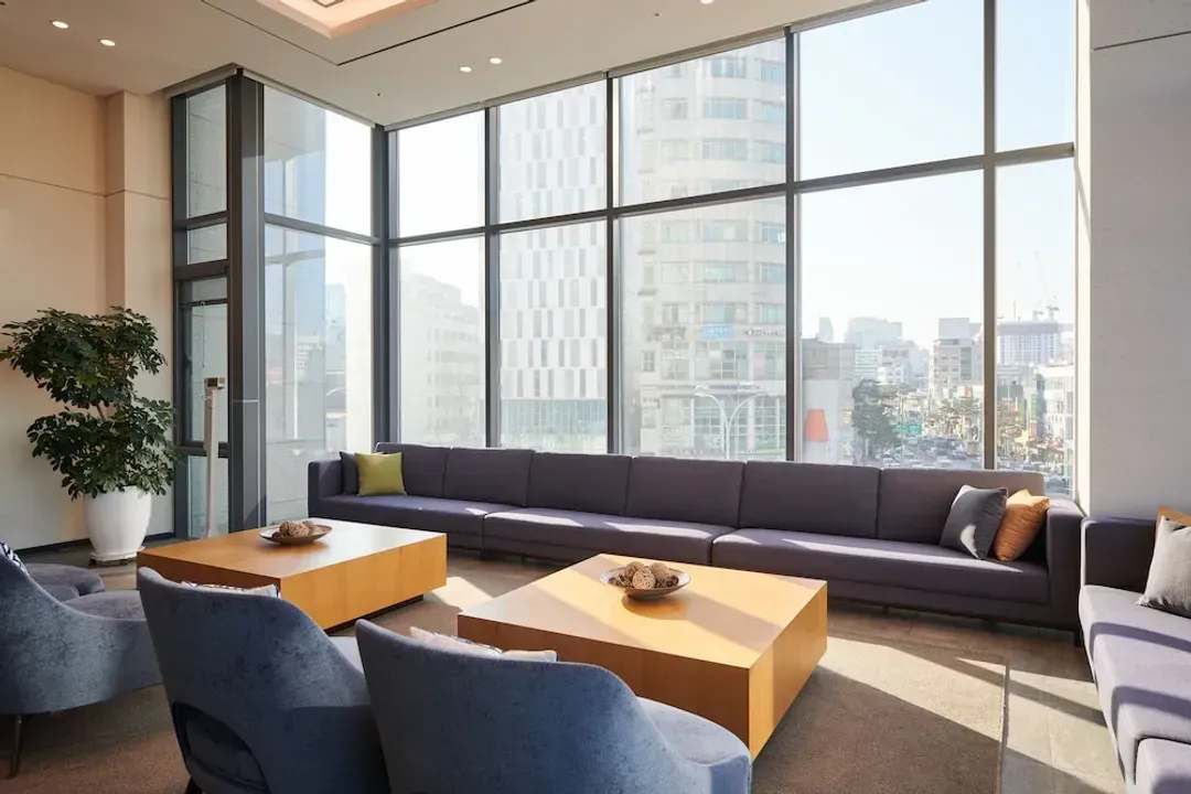 Lobby lounge