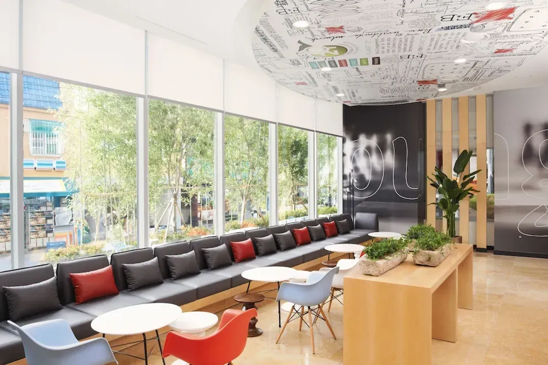 Lobby lounge