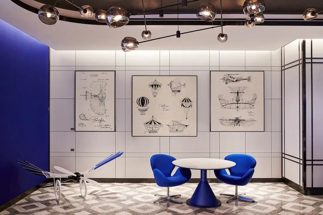 Lobby lounge