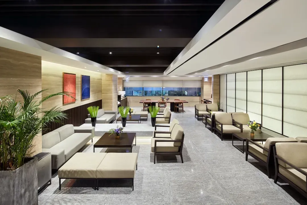 Lobby lounge