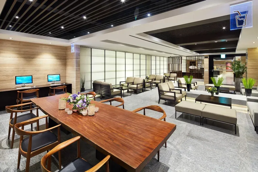 Lobby lounge