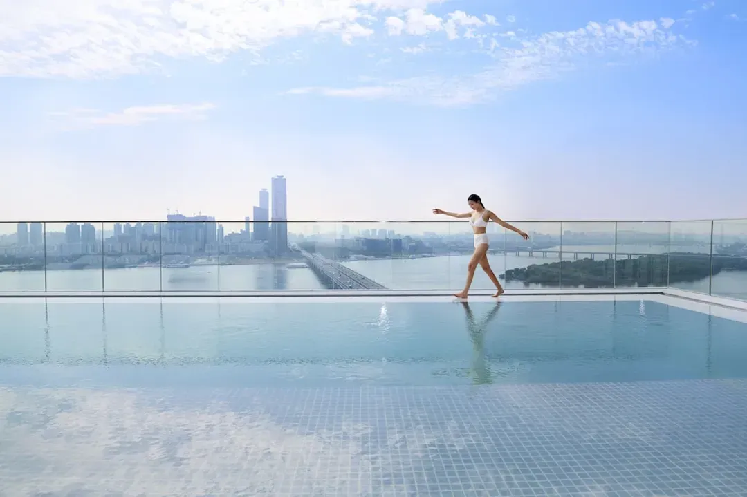 Infinity pool