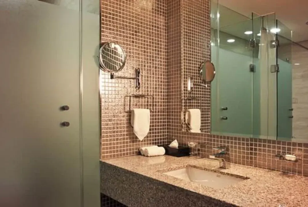 Bathroom sink