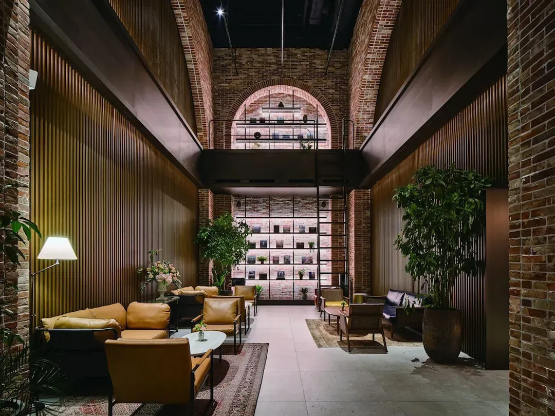 Lobby lounge
