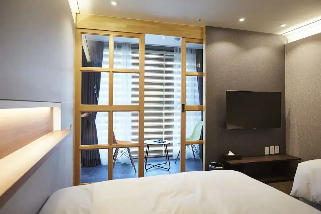 Room amenity