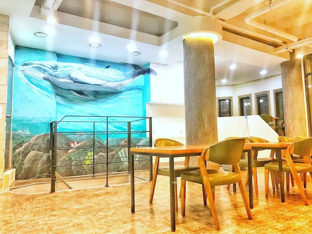 Lobby lounge