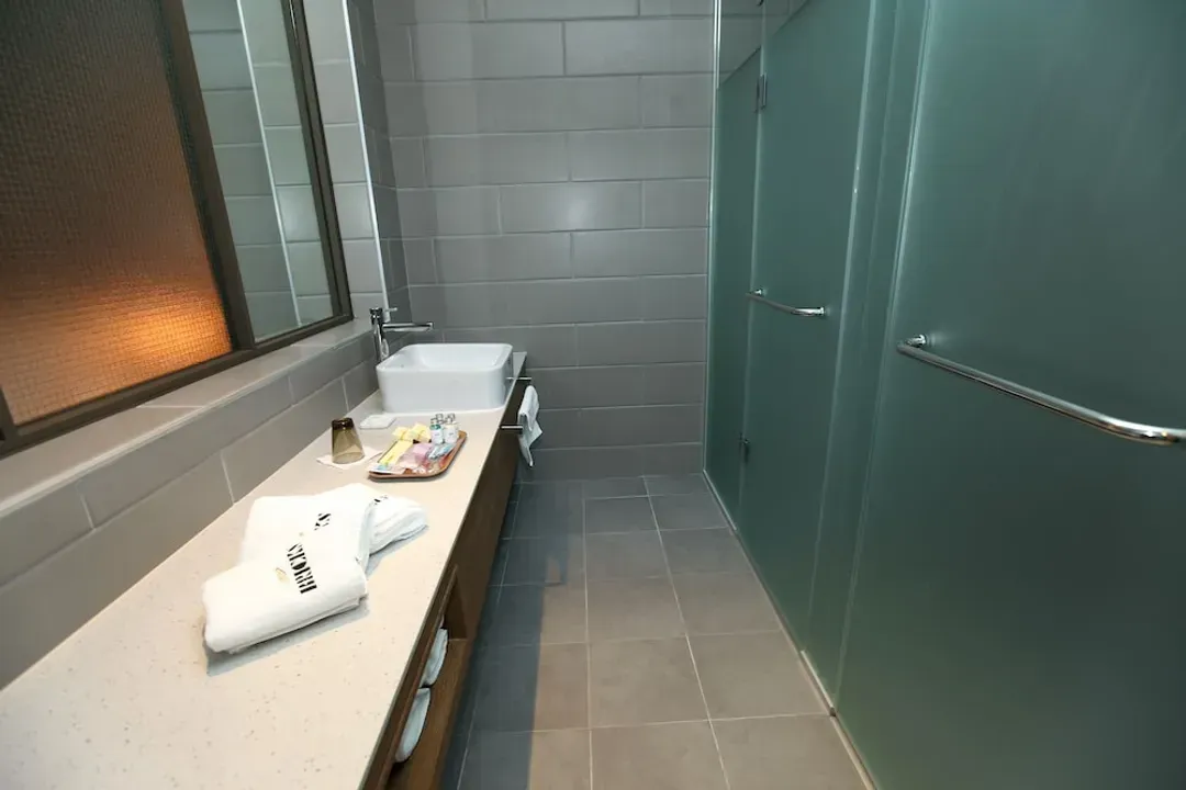 Bathroom sink
