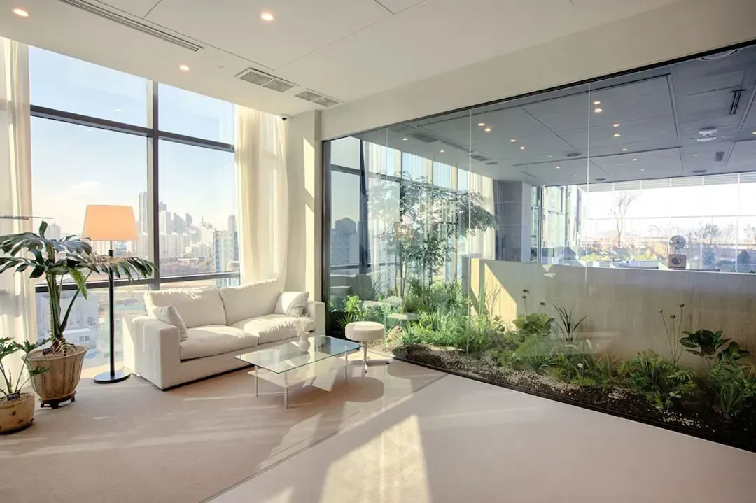 Lobby lounge