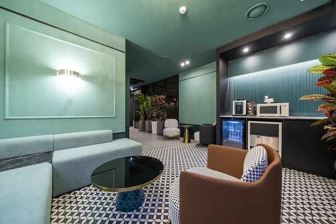 Lobby lounge