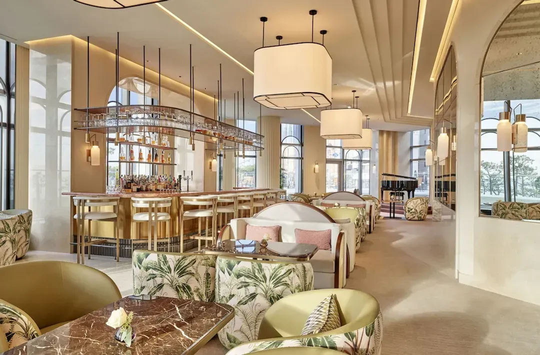 Lobby lounge