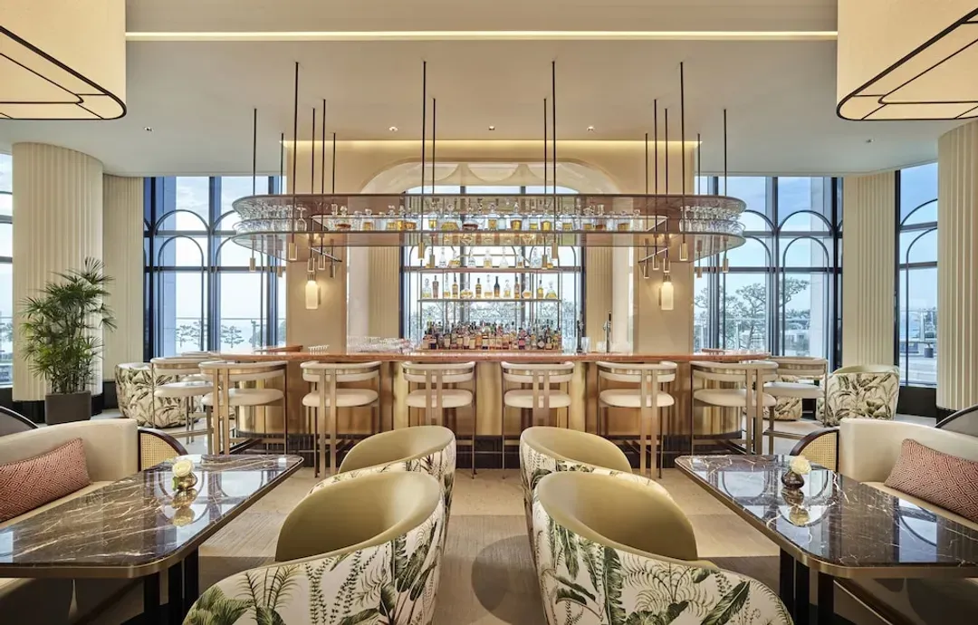 Lobby lounge
