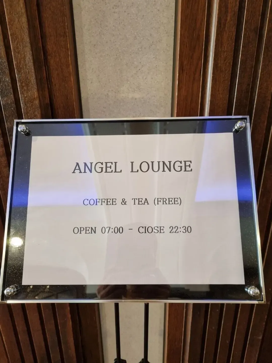 Lobby lounge