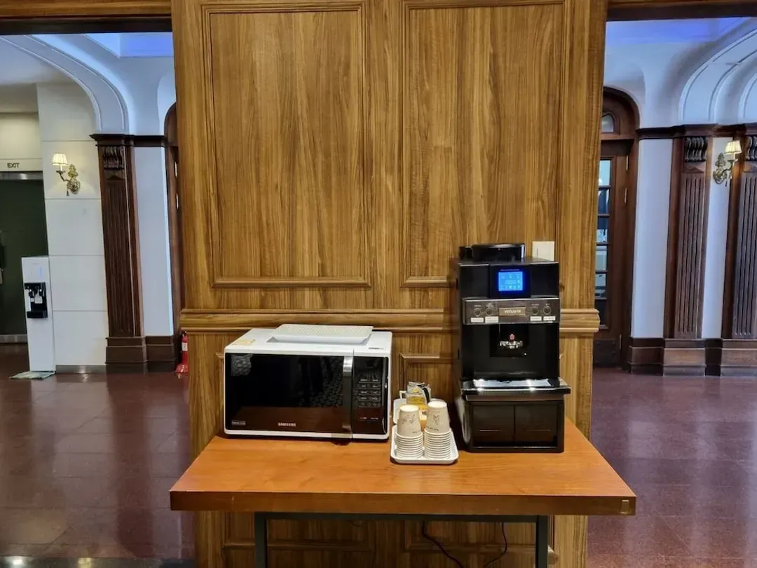 Lobby lounge