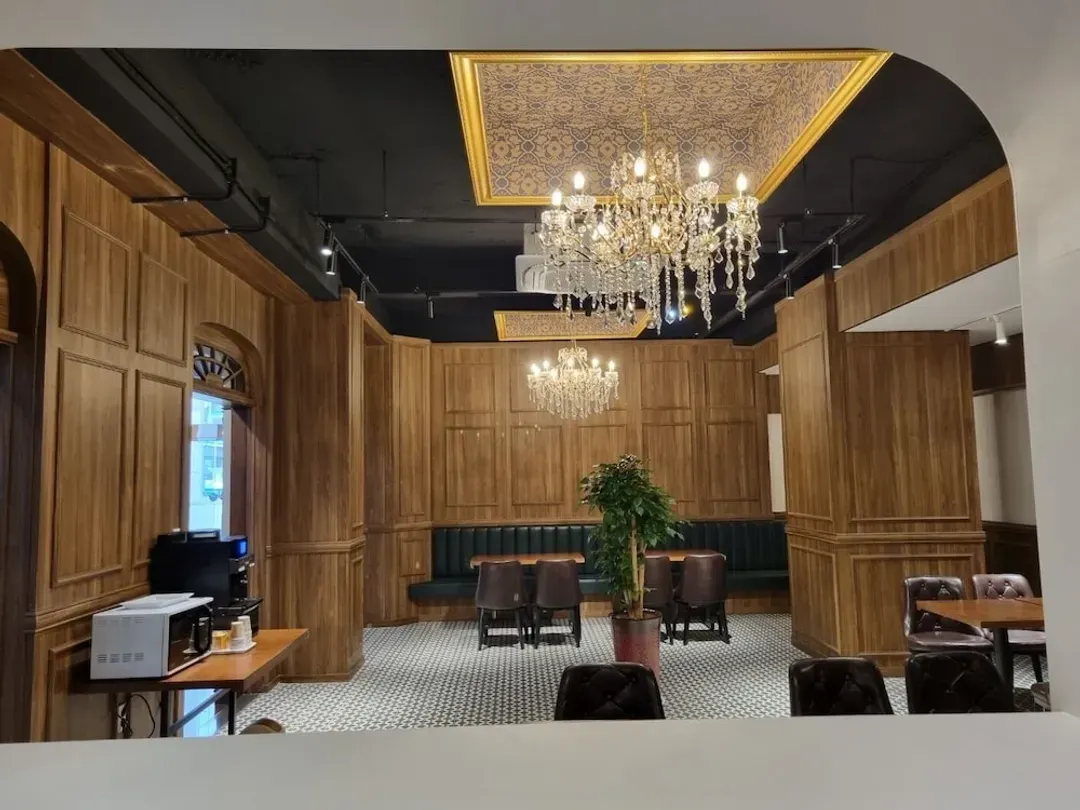 Lobby lounge