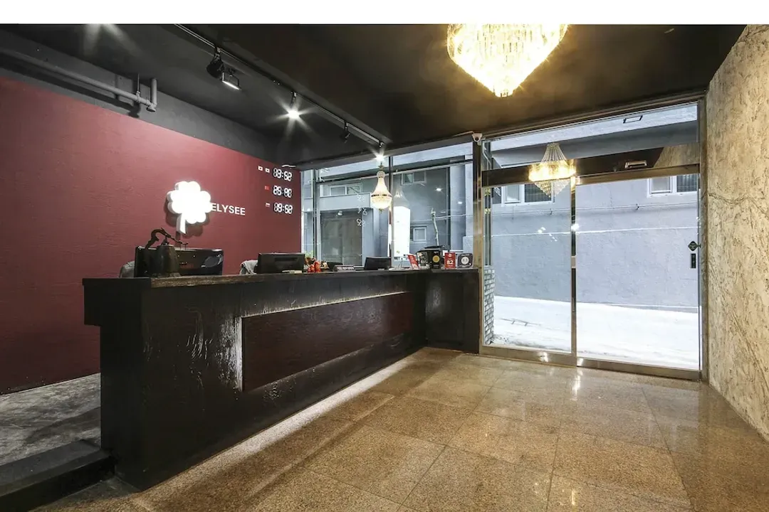 Check-in/check-out kiosk
