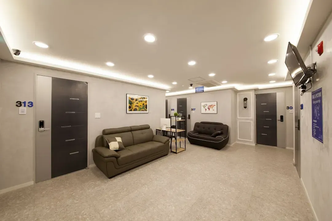 Lobby lounge