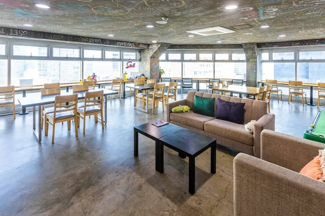 Lobby lounge