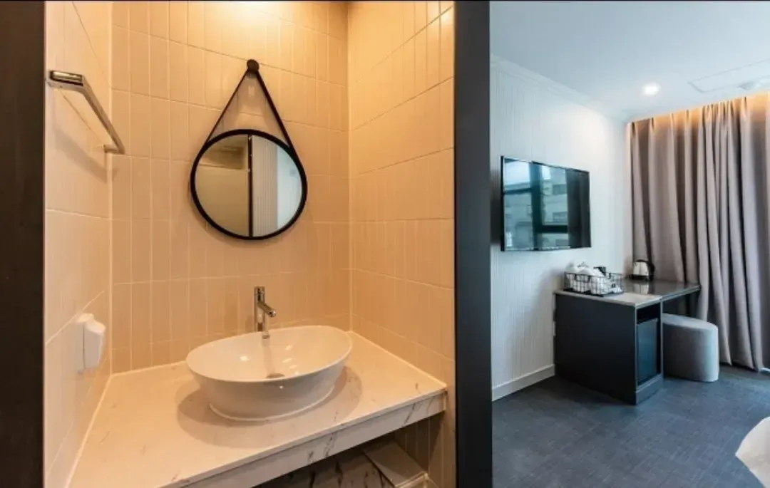 Bathroom sink