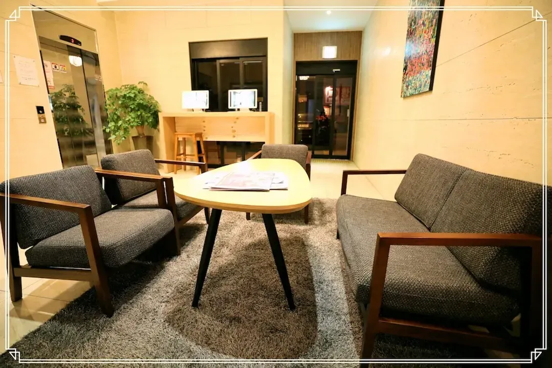 Lobby lounge