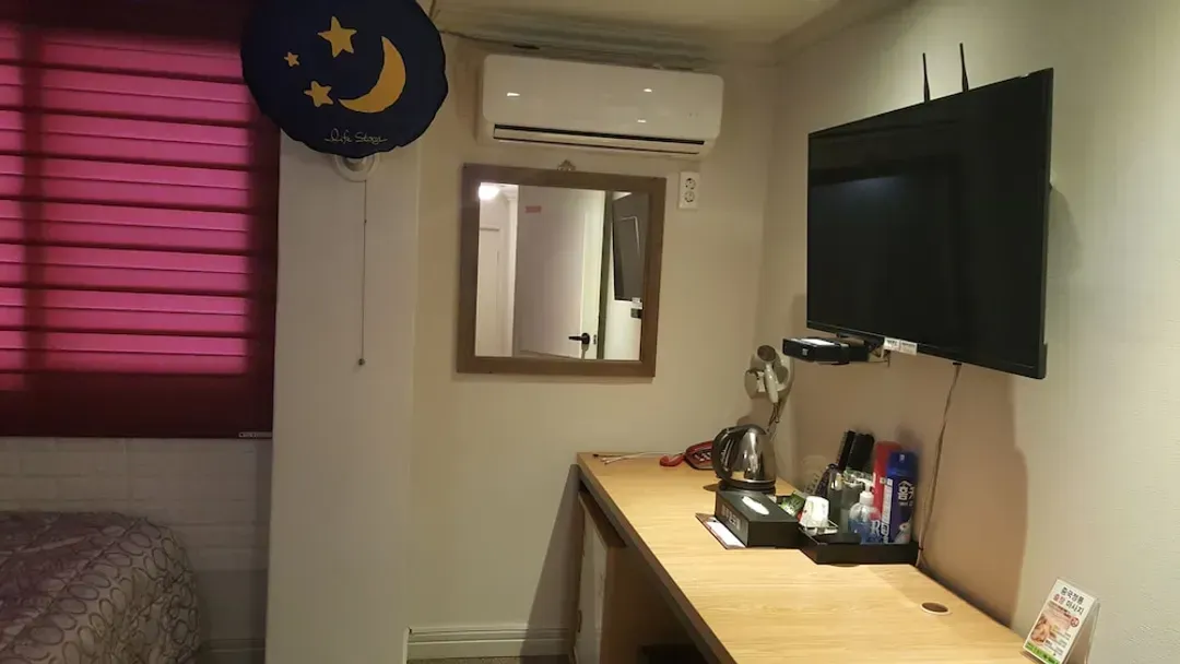 Room amenity