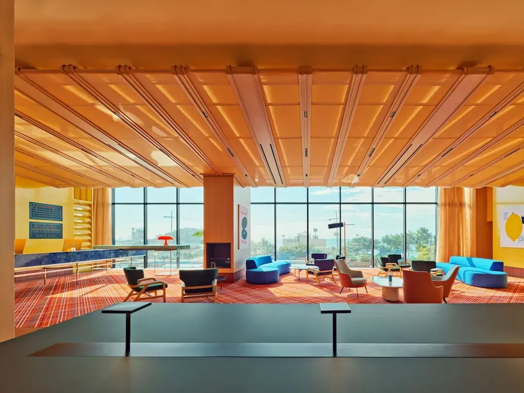 Lobby lounge